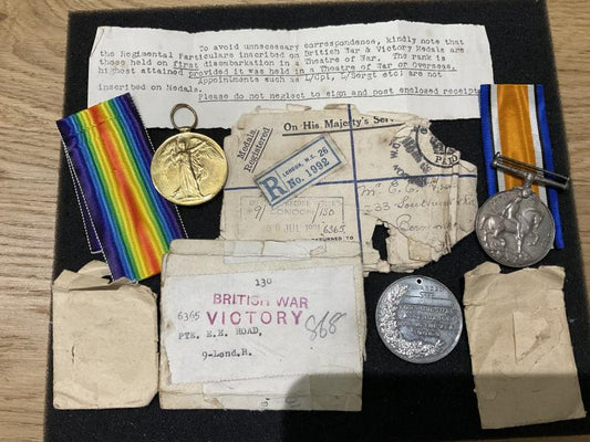 Gradia Militaria -  WW1 Pair; 6365 Pte E.E. HOAD 9th Lond.R. In original envelope