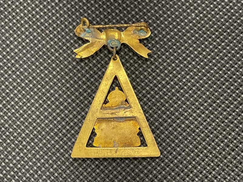 WW1/2 New Zealand bow & triangle sweetheart brooch