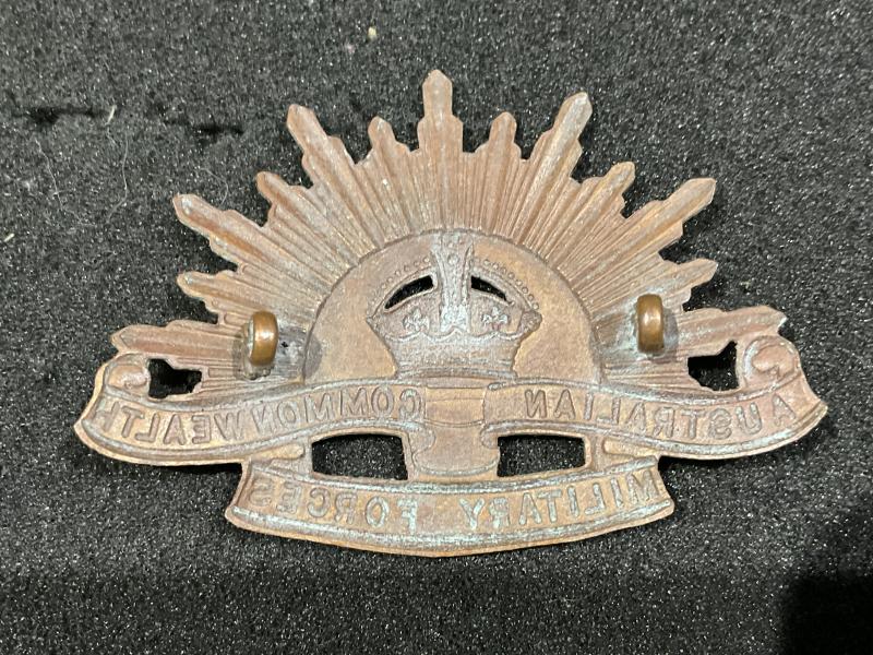 WW2 Australian military Forces Rising sun hat badge