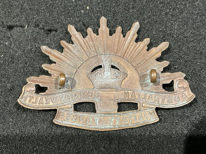 WW2 Australian military Forces Rising sun hat badge