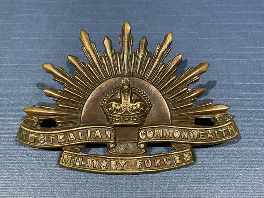 Gradia Militaria -  WW1/2 Australian Rising Sun slouch hat badge