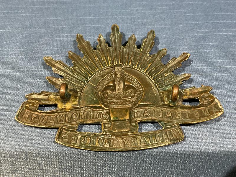 WW1/2 Australian Rising Sun slouch hat badge