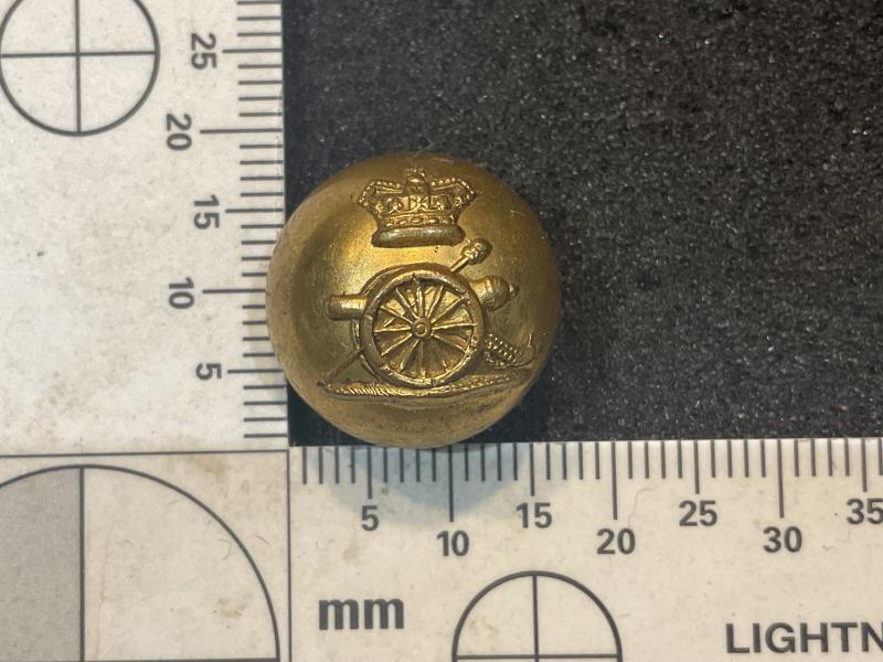 Gradia Militaria -  QVC R.A Officers gilt 18mm ball button by W.JONES