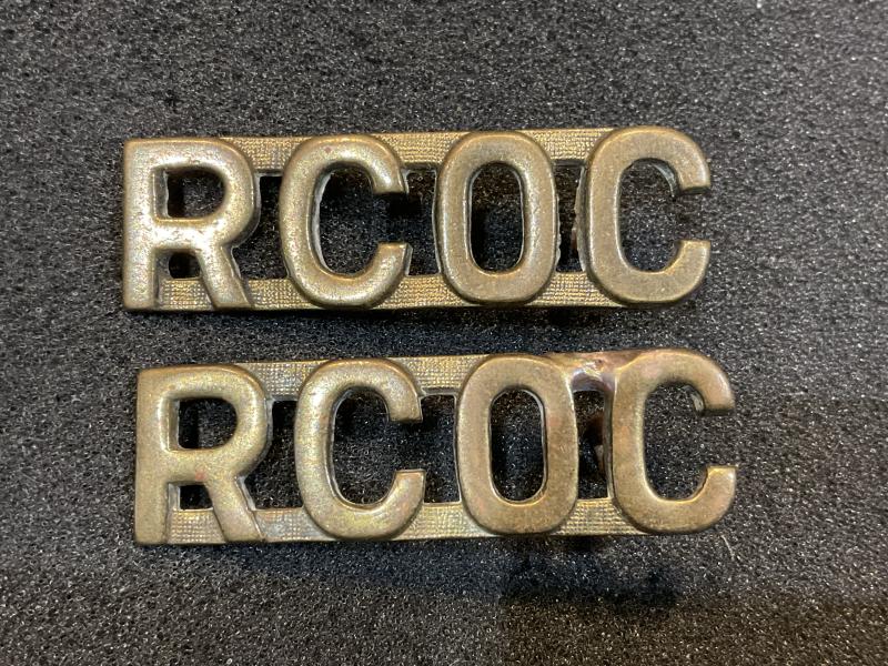 WW2 R.C.O.C brass other ranks shoulder titles – Gradia Militaria