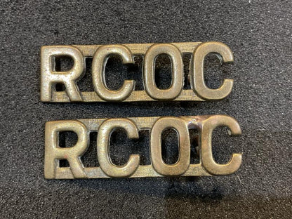 Gradia Militaria -  WW2 R.C.O.C brass other ranks shoulder titles