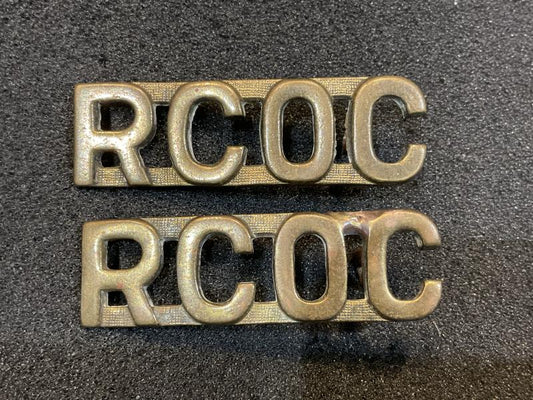Gradia Militaria -  WW2 R.C.O.C brass other ranks shoulder titles