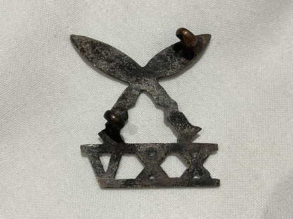 WW2 25th Gurkha Rifles cap badge