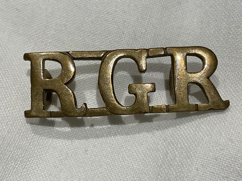 Gradia Militaria -  R.G.R (Royal Garrison Regt )1901-08 Brass title