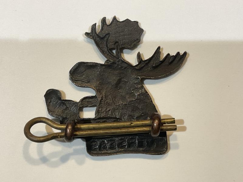 WW1 C.E.F 4th C.M.R.R right facing collar