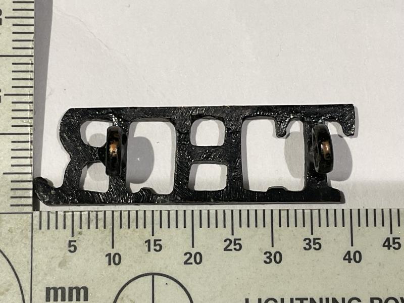 Post 1937 The Tower Hamlets Rifles officers shoulder title