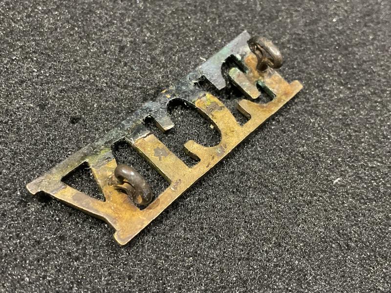 Earl of Chesters Imperial Yeomanry brass title