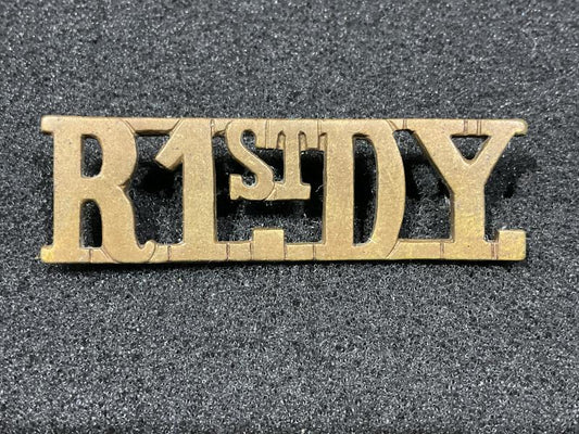 Gradia Militaria -  Royal 1st Devon Yeomanry brass shoulder title