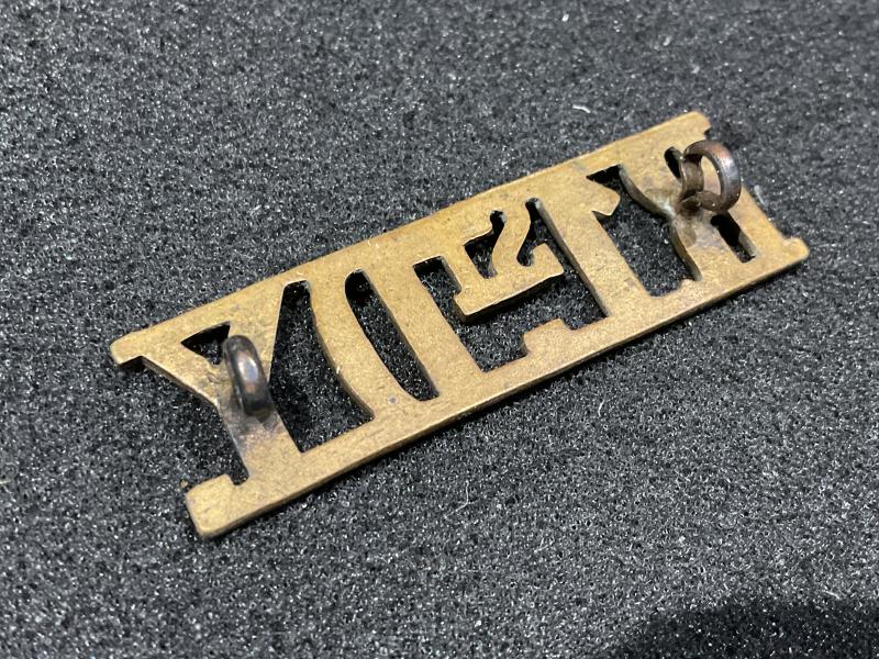 Royal 1st Devon Yeomanry brass shoulder title