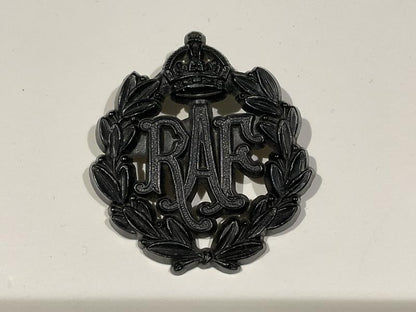 Gradia Militaria -  WW2 RAF Plastic economy issue O.Rs cap badge