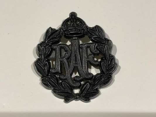 Gradia Militaria -  WW2 RAF Plastic economy issue O.Rs cap badge