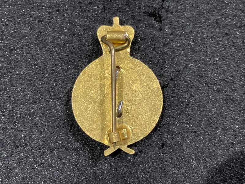 W.R.N.V.R Queens crown lapel badge
