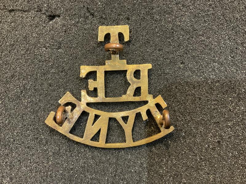 Territorial Royal Engineers TYNE brass O.Rs shoulder title