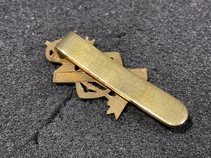 WW2 13th/18th Royal Hussars cap badge