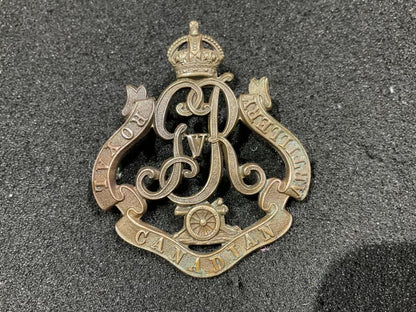 Gradia Militaria -  WW1 Royal Canadian Horse Artillery 1917 dated cap badge