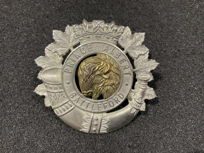 Gradia Militaria -  WW2 The Prince Albert & Battleford Volunteers cap badge