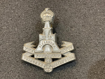 Gradia Militaria -  WW2 Economy Yorkshire Regt (Green Howards) cap badge