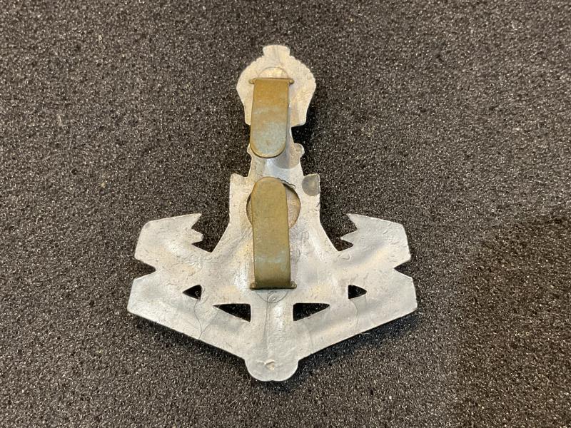 WW2 Economy Yorkshire Regt (Green Howards) cap badge