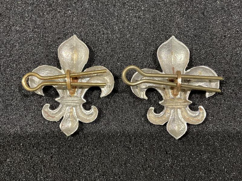 Manchester Regiment w/m collar badges