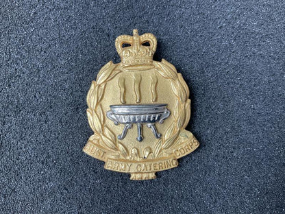 Gradia Militaria -  Q/C Australian Army Catering Corps cap badge