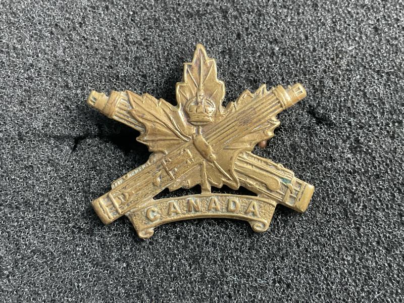 Gradia Militaria -  WW1 Canadian Machine Gun Corps collar badge