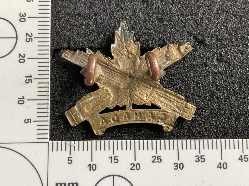 WW1 Canadian Machine Gun Corps collar badge