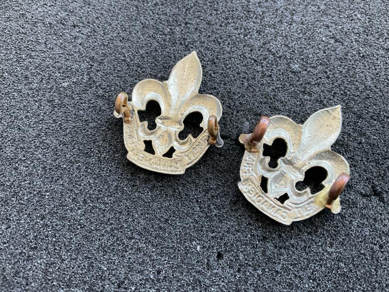 WW2 Canadian R22E Vandoos collar badges
