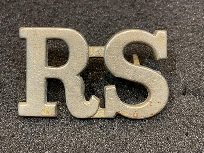 Gradia Militaria -  WW1/2 R.S (Royal Scots) white metal shoulder title