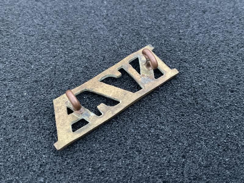 WW1 NZA-New Zealand Artillery brass shoulder title