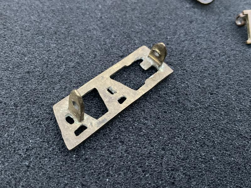 WW2 E.A.A-East Africa Artillery brass shoulder title