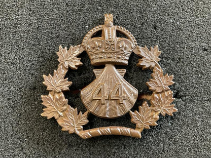 Gradia Militaria -  Canadian 44th Lincoln & Welland Regt O.S.D cap badge