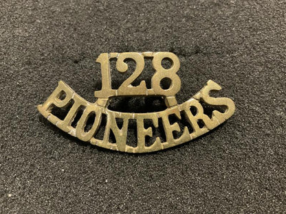 Gradia Militaria -  128th Pioneer Regt, Bombay Infantry brass shoulder title