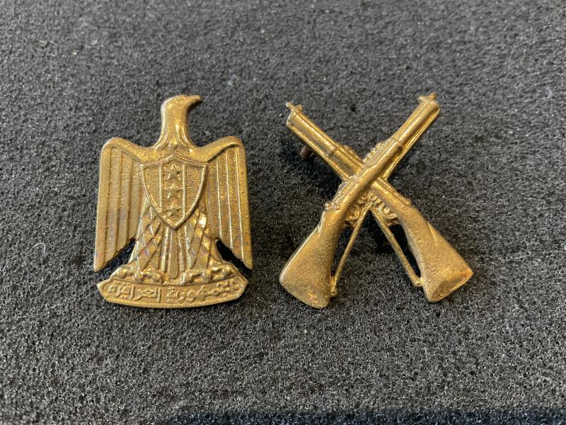 Gradia Militaria -  Gulf War era Iraqi beret badge & uniform insignia
