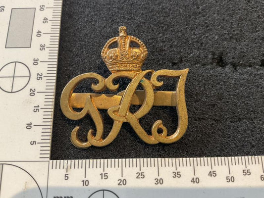 Gradia Militaria -  WW1/2 Indian army officers G.S brass cap badge