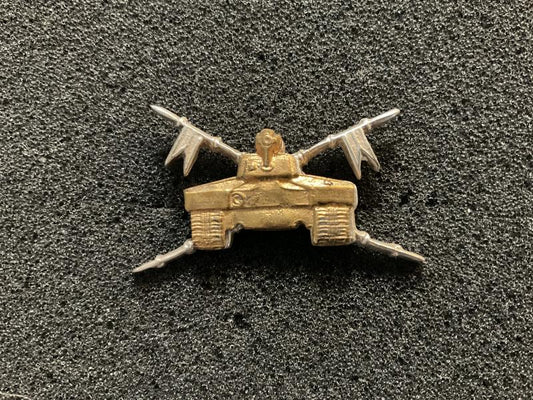 Gradia Militaria -  Indian Armoured or Cavalry b/m collar badge