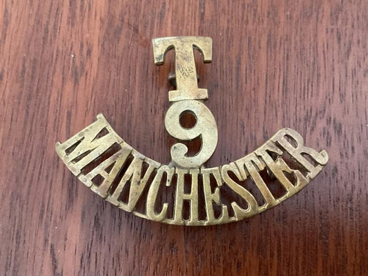 Gradia Militaria -  WW1 Territorial, T9 Manchester brass shoulder title