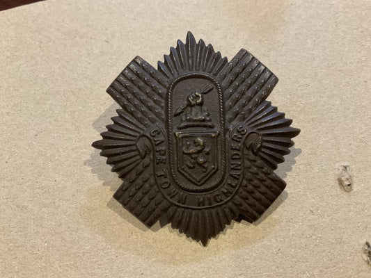 Gradia Militaria -  WW2 S.A Cape Town Highlanders bronze glengarry badge