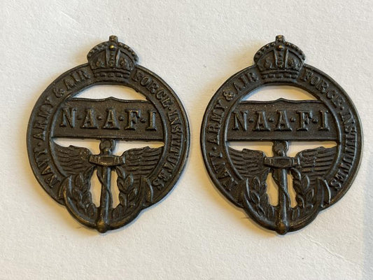 Gradia Militaria -  WW2 N.A.A.F.I bronze collar badges.