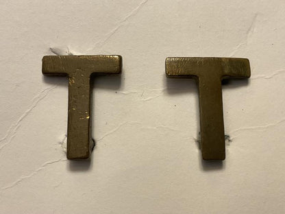 Gradia Militaria -  WW1 British Territorial Army brass T collar badges.