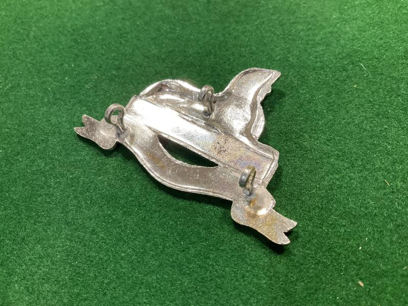Anodised Royal Lincolnshire Regiment cap badge.