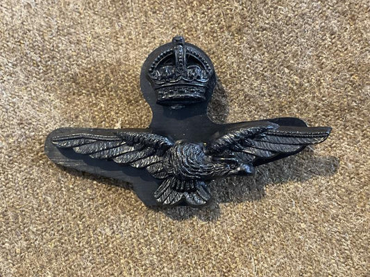 Gradia Militaria -  WW2 R.A.F economy plastic officers side cap badge.