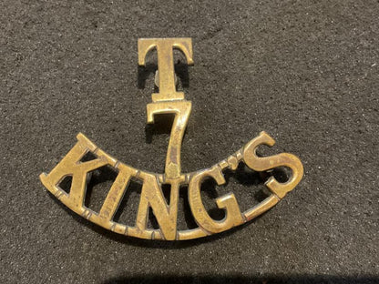 Gradia Militaria -  WW1 7/T KINGS brass other ranks shoulder title.