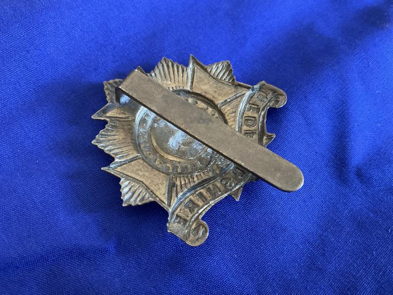 WW1 Bedfordshire Regiment economy brass cap badge.