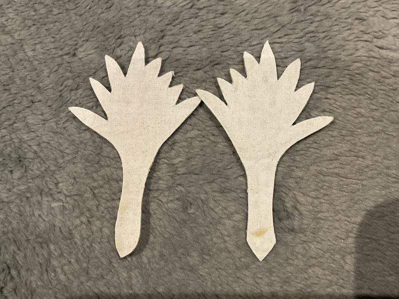 Gradia Militaria -  Welsh Guards officers full dress bullion collar badges.