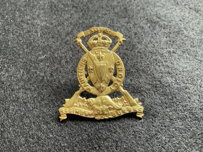 Gradia Militaria -  WW2 Le Regiment de Quebec cap badge.