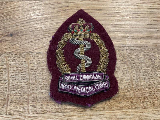 Gradia Militaria -  Q/C Royal Canadian Medical Corps officers beret badge.